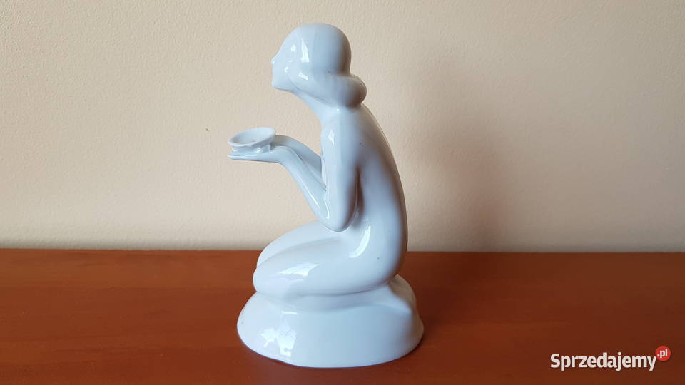 Stara porcelanowa figurka Klęcząca Kobieta