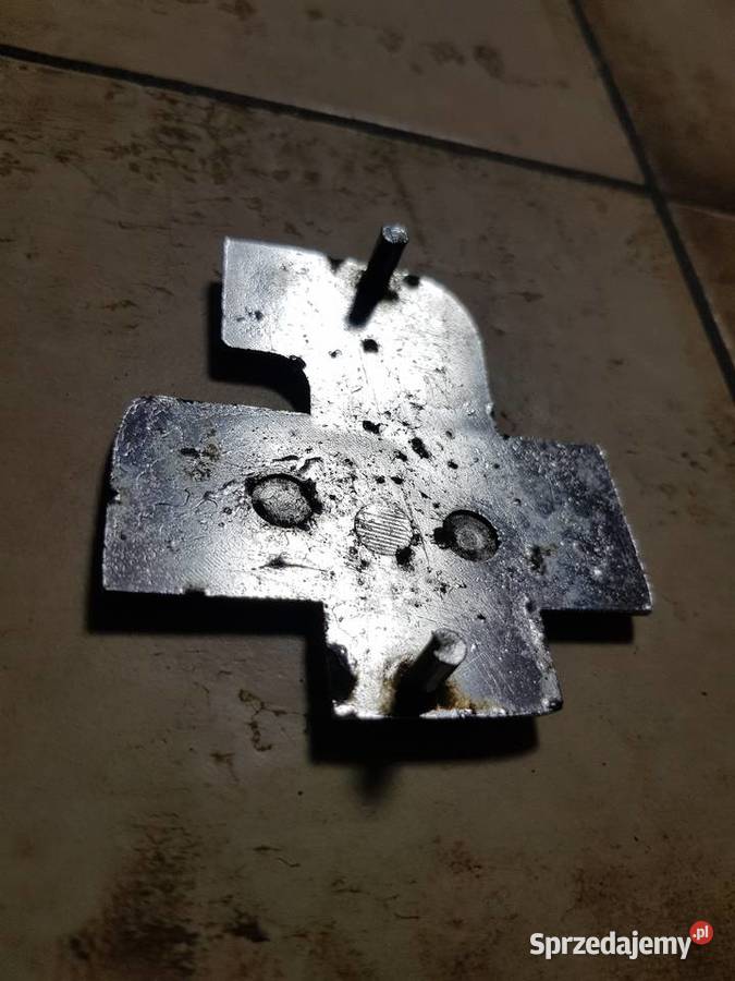 2Syrena 105Metalowy emblemat na maskę osobowe