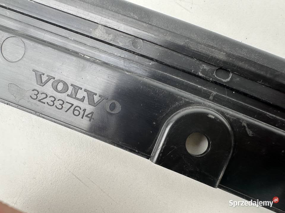 USZCZELKA GRILLA ATRAPY CHŁODNICY VOLVO V40 Międzychód