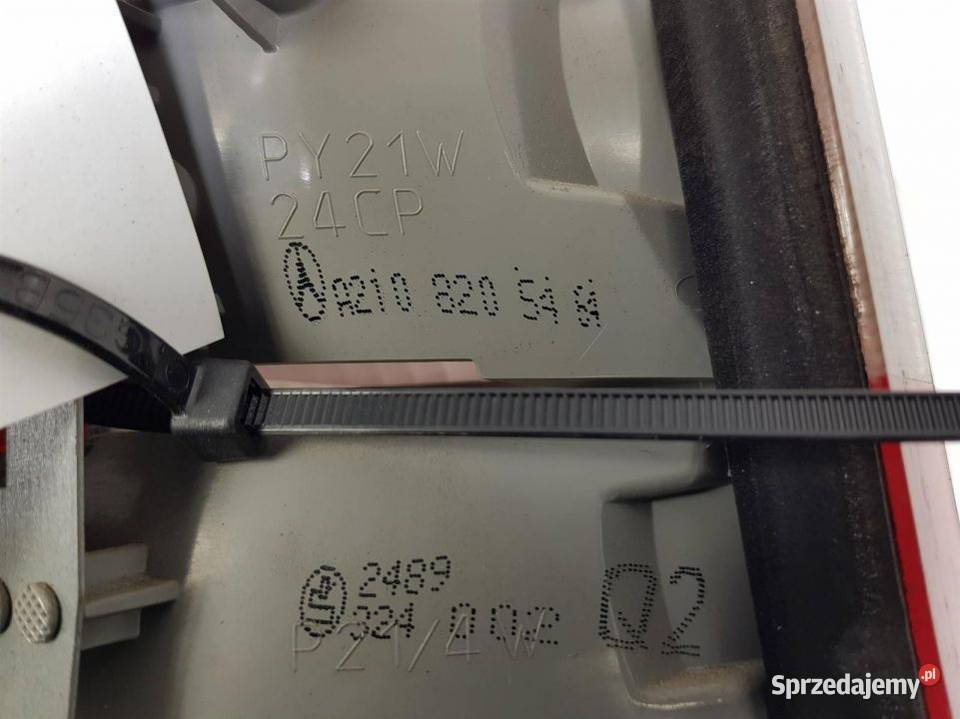 LAMPA PRAWA TYŁ A2108205464 MERCEDES BENZ E 220 Lipno