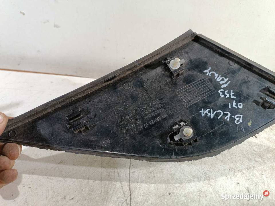 TRÓJKĄT OSŁONA BŁOTNIKA PRAWA MERCEDES W245