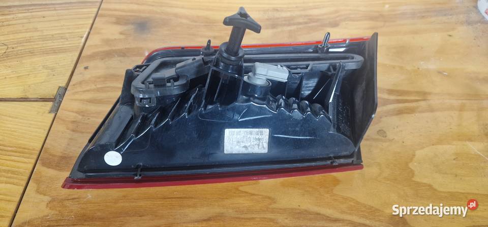 Lampa lewa w klape pęknięty klosz Renault Laguna Lampy tylne Świętochłowice sprzedam