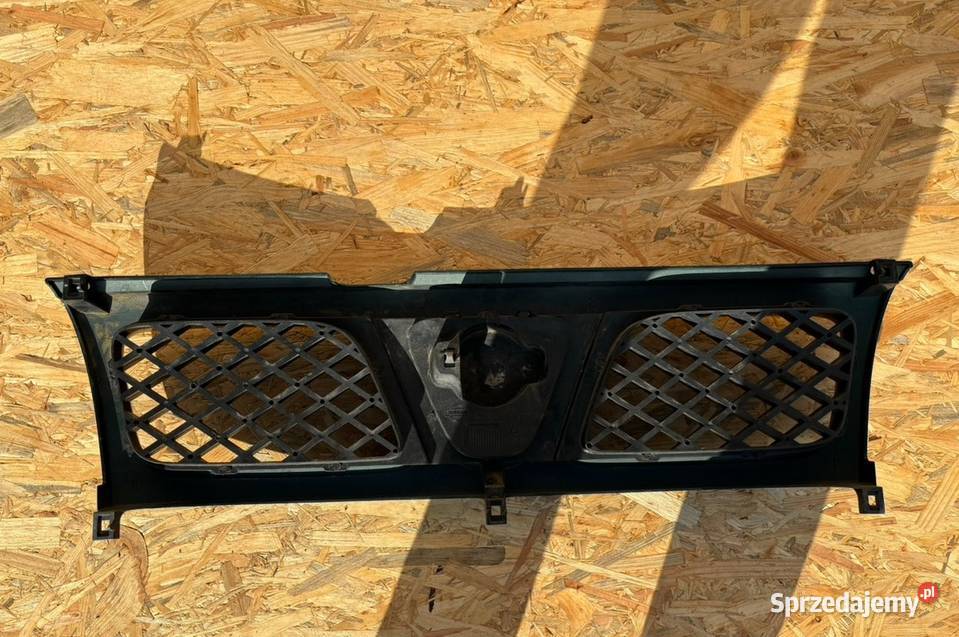 Atrapa grill Nissan Terrano II 9699 1966I01 osobowe Atrapy Bielsko