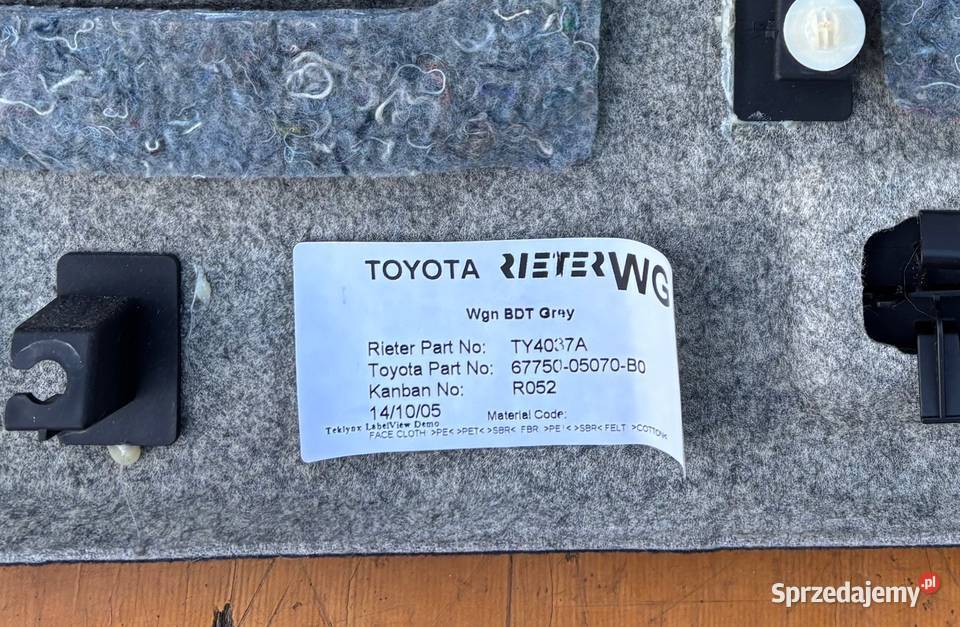 Boczek klapy Bagażnika Toyota Avensis Kombi T25 Radom