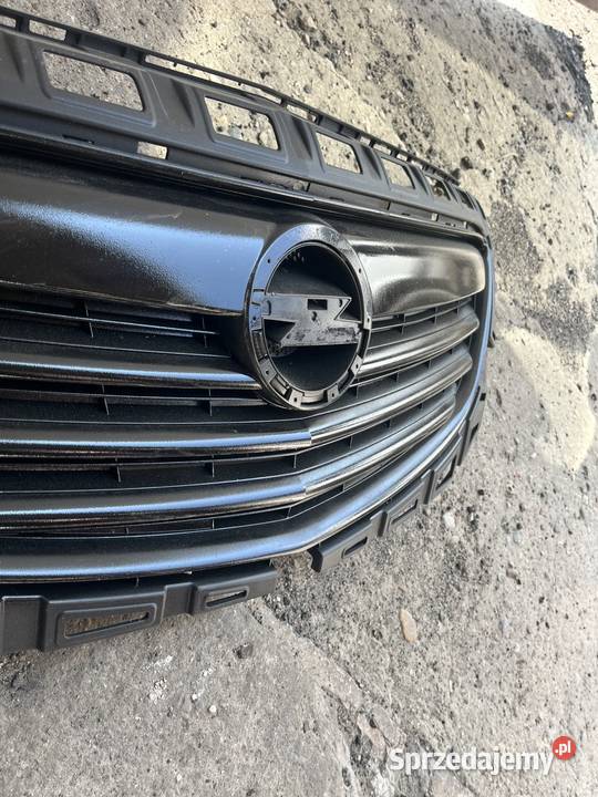 Grill Opel Insignia 2010 nieuszkodzony Marcjanów