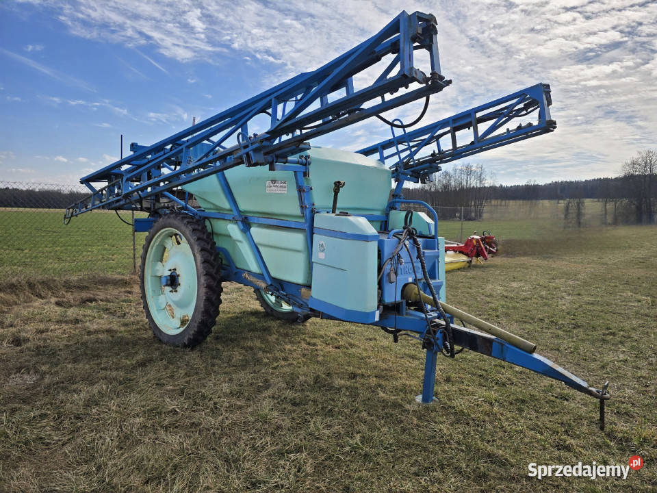 Opryskiwacz ciągany BERTHOUD RACE 32SX24 2500 L