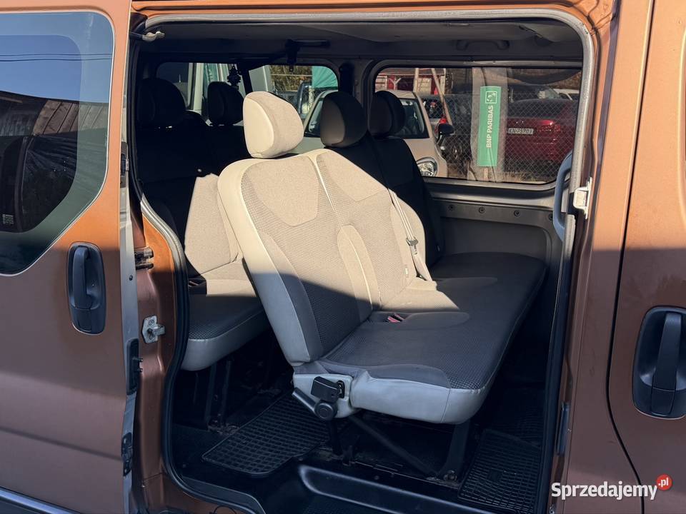 Opel Vivaro long nawiewy na tył Samochody osobowe Nowy Sącz