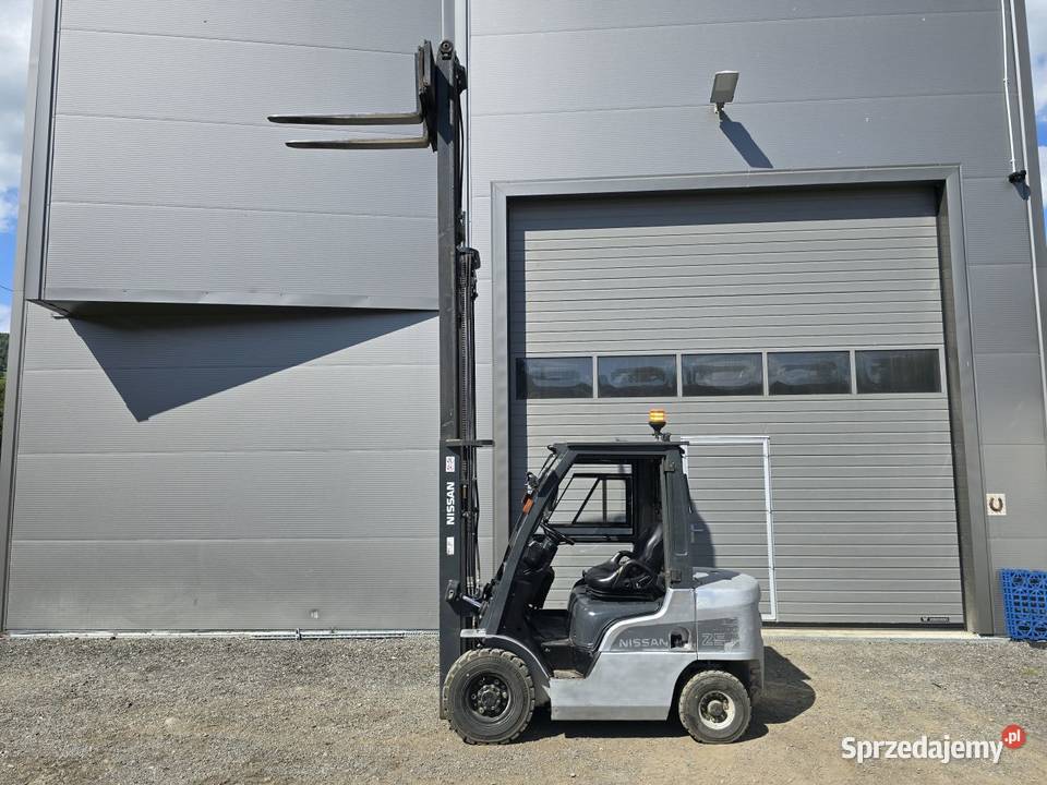 Wózek widłowy Nissan Y1F2A25 z kabiną triplex Mszana Górna