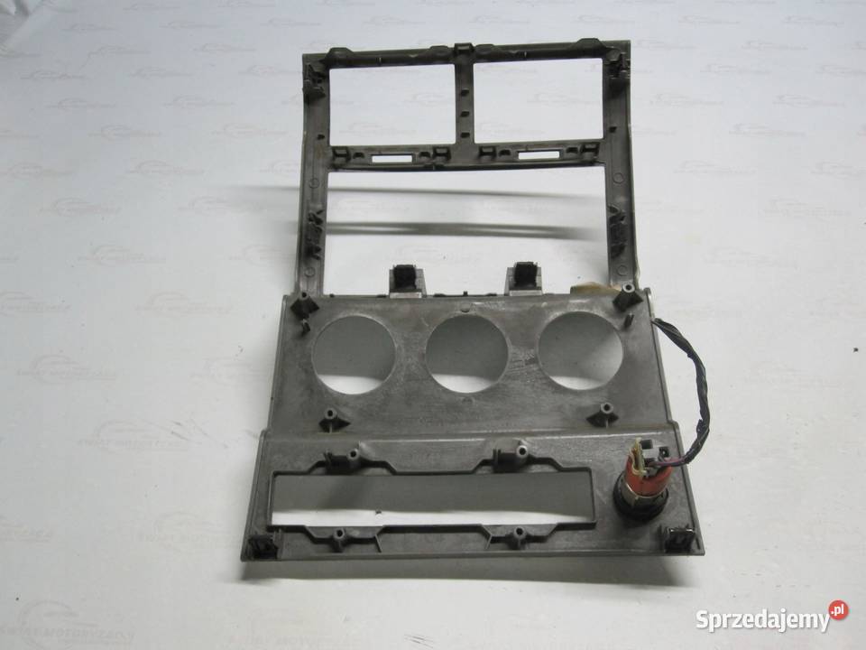 DODGE NITRO 08r ramka panelu środkowego 1559526