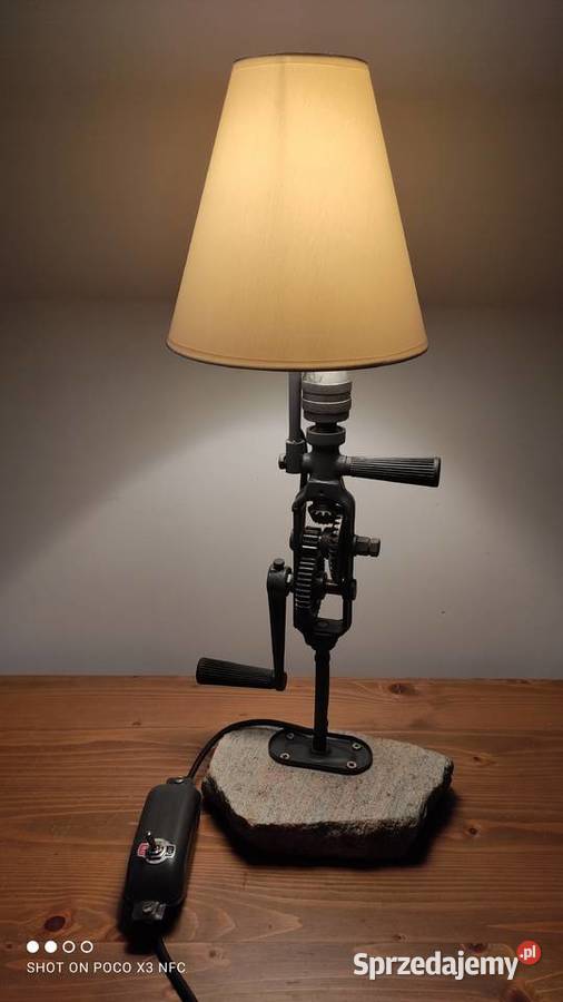 Lampaloftstyl industrialnyprezent