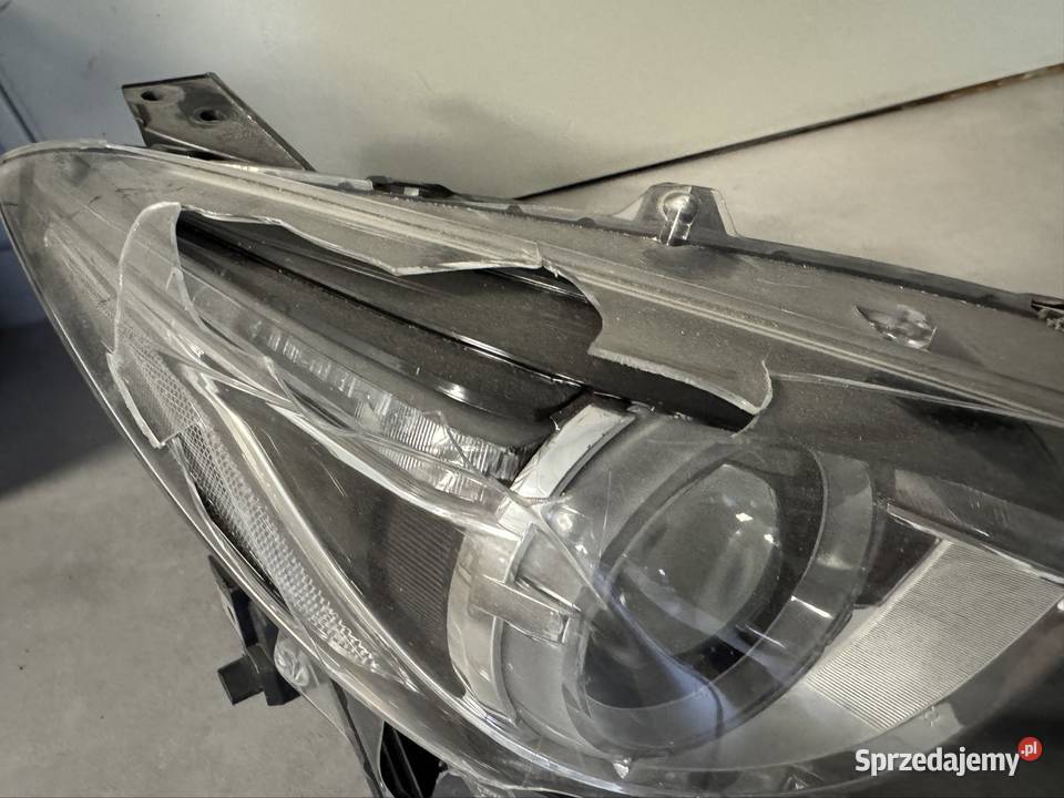 Mazda 3 III BM reflektor Xenon prawy Rok produkcji 2016