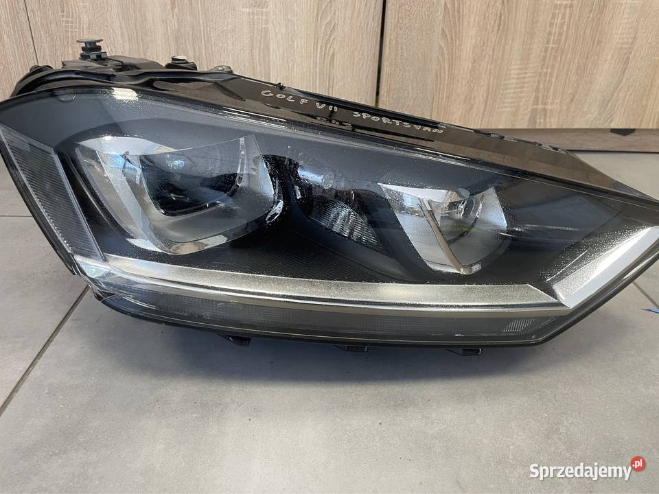 Volkswagen Sportsvan reflektor prawy xenon