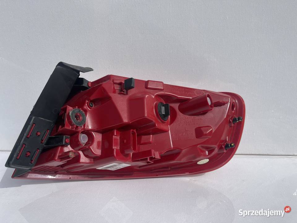AUDI A4 B8 LEWA LAMPA TYŁ LIFT LED AVANT Ostroróg
