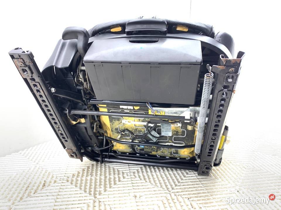 FOTEL PRAWY PRZÓD BMW E83 SUV 0311 SIEDZENIE osobowe Fotele i kanapy