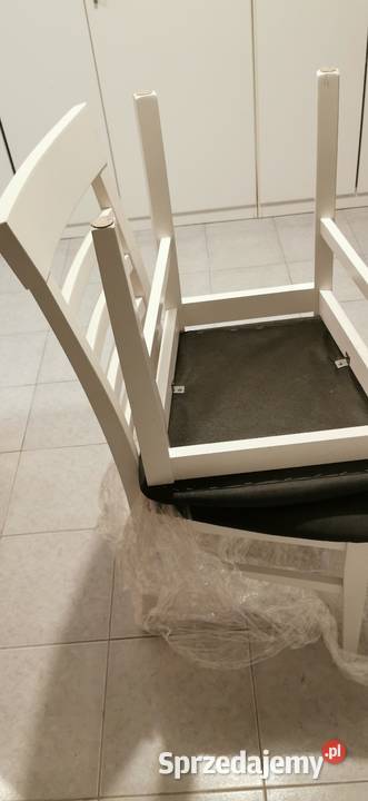 Stół i krzesła komplet mebli