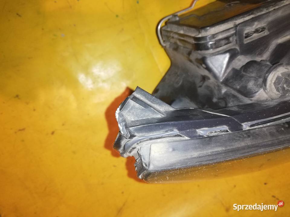 lampa przód prawa 2M5113W029 Ford Fokus MK1 osobowe Piotrków Trybunalski