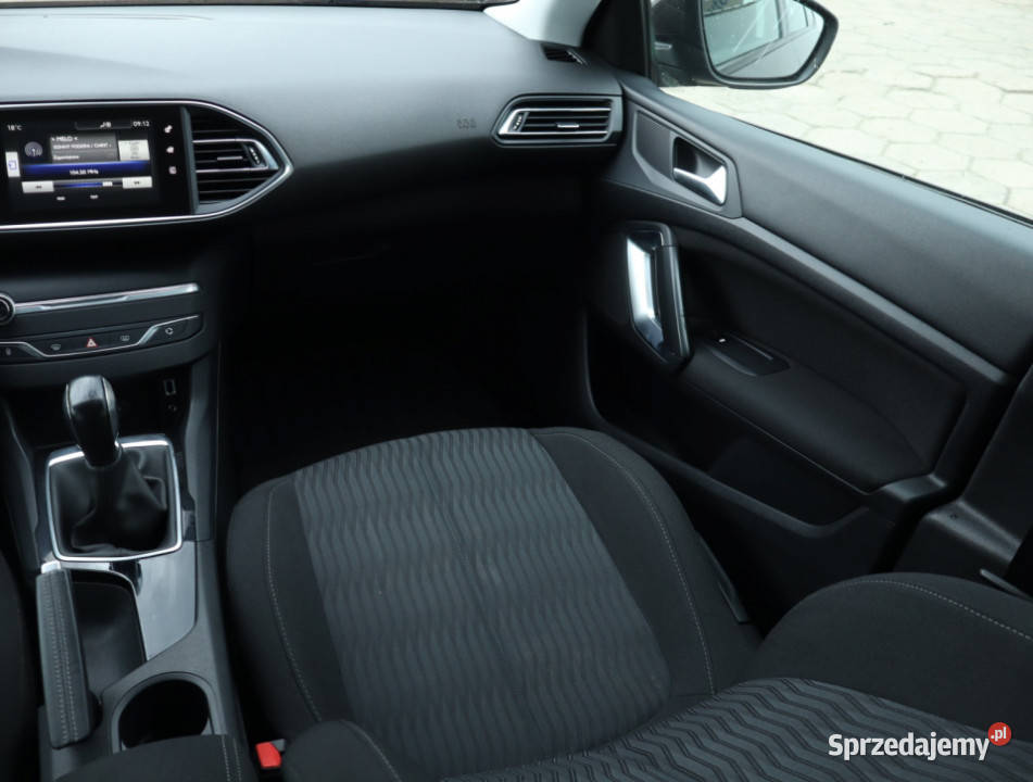 Peugeot 308 12 eTHP komputer pokładowy