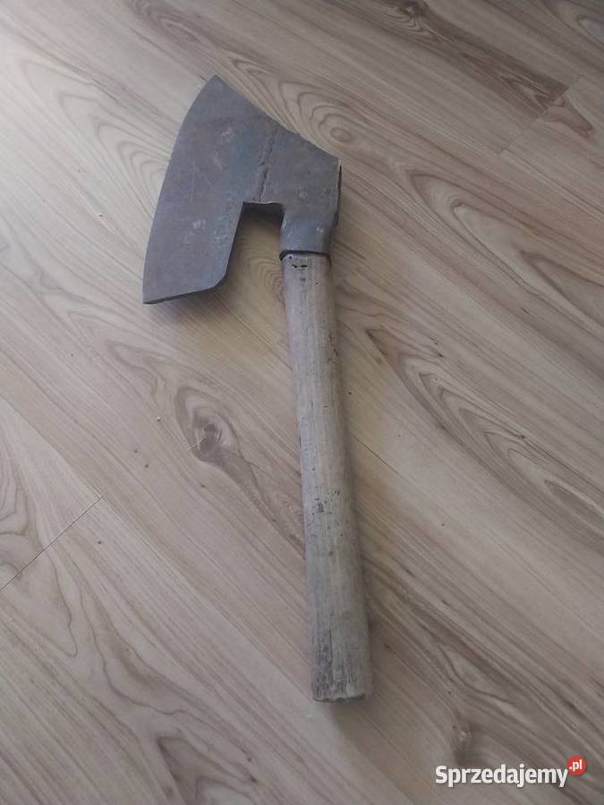 Stary topór ciesielski