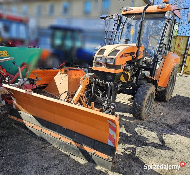 PronarMTZ 320 AMK z pługiem MTZPronar 320AMK na