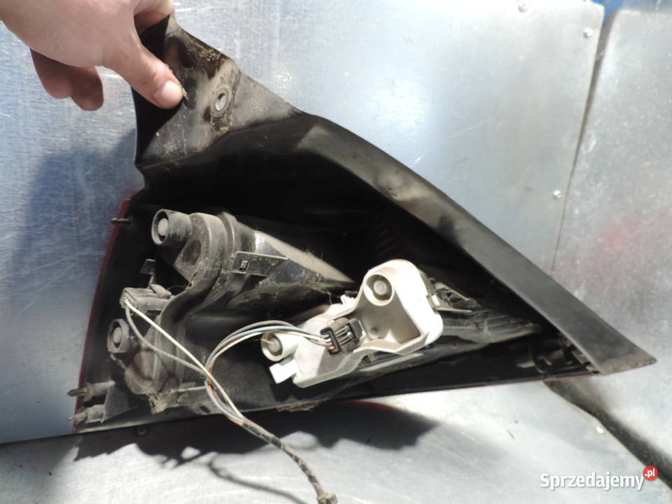 LAMPA PRAWY TYŁ RENAULT MEGANE 2 HB