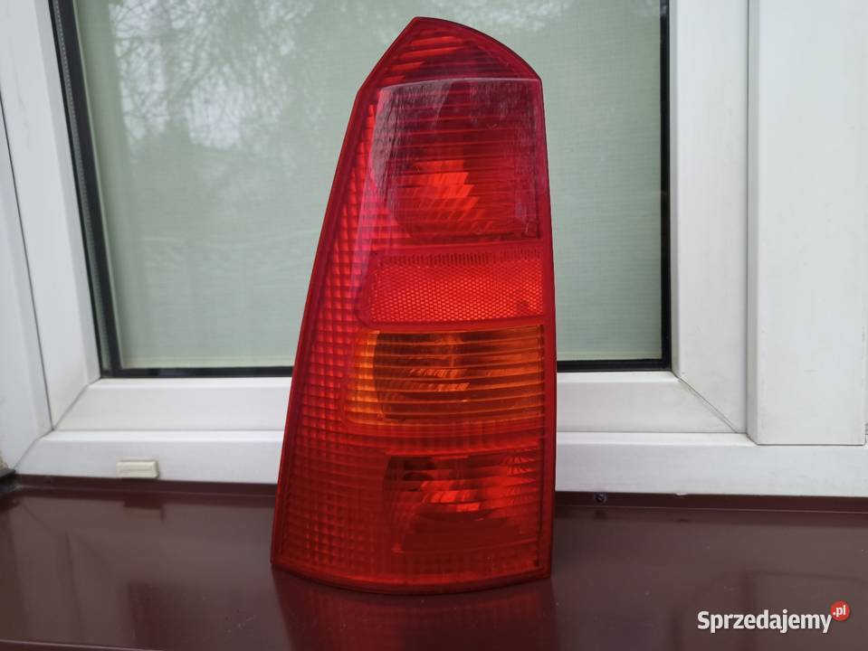 Ford Focus MK1 I kombi lampa tył tylna lewa Sieradz