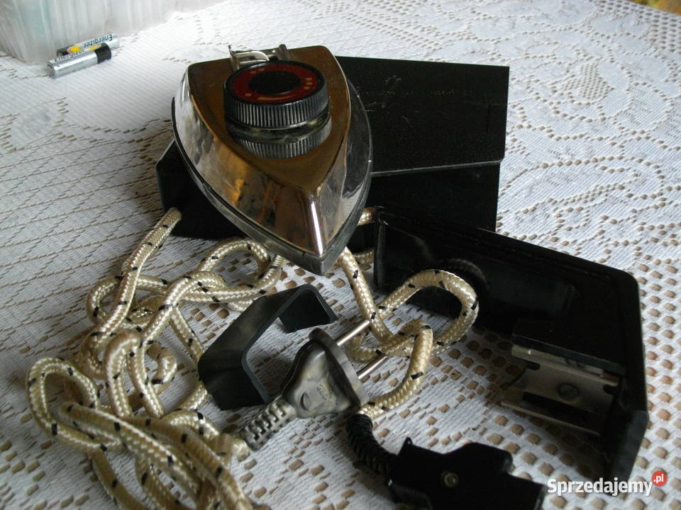 Składaneturystyczbne żelazko produkcji Przemyśl