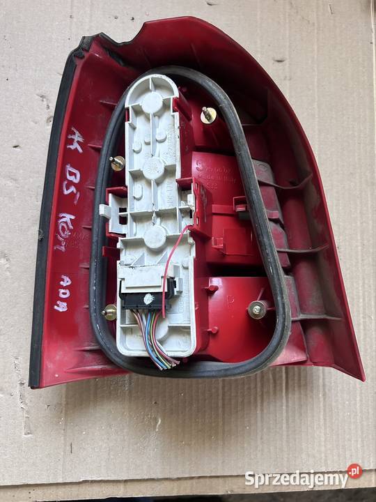 Lampa prawy tył Audi a4 b5 kombi 8d9945096 Grudziądz