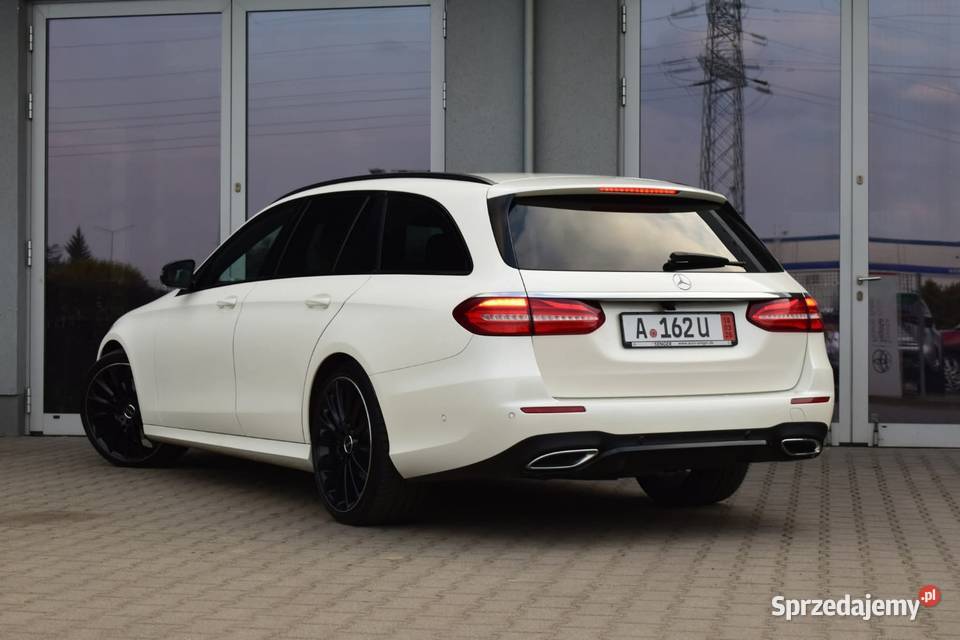 Mercedes E220d 4 matic AMG biała perła światła LED Komorniki