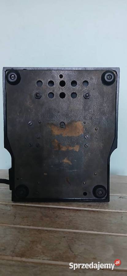 Stary telefon stacjonarny z lat 50 tych