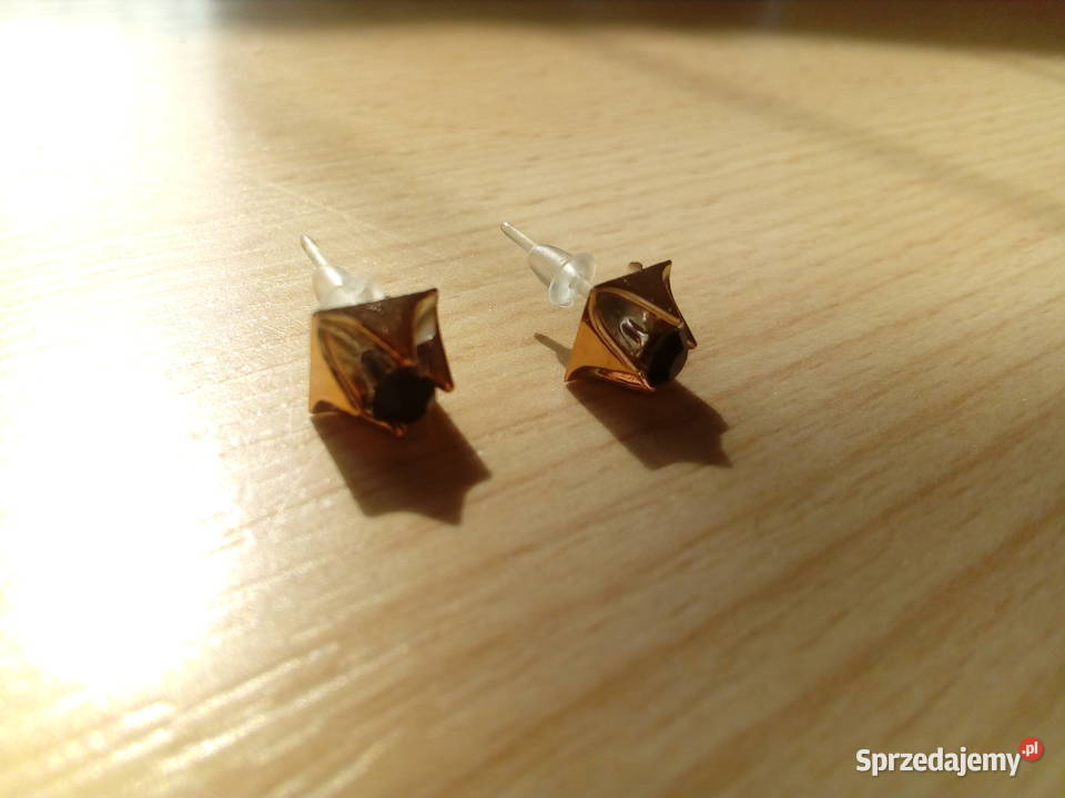 Kolczyki minimalistyczne