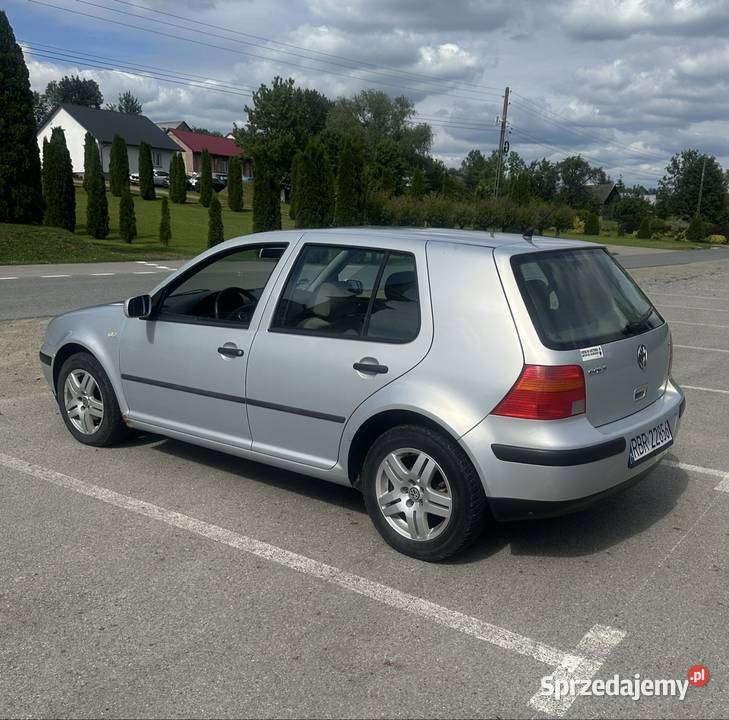 Volkswagen Golf IV 16 benzyna 1999r Pilzno