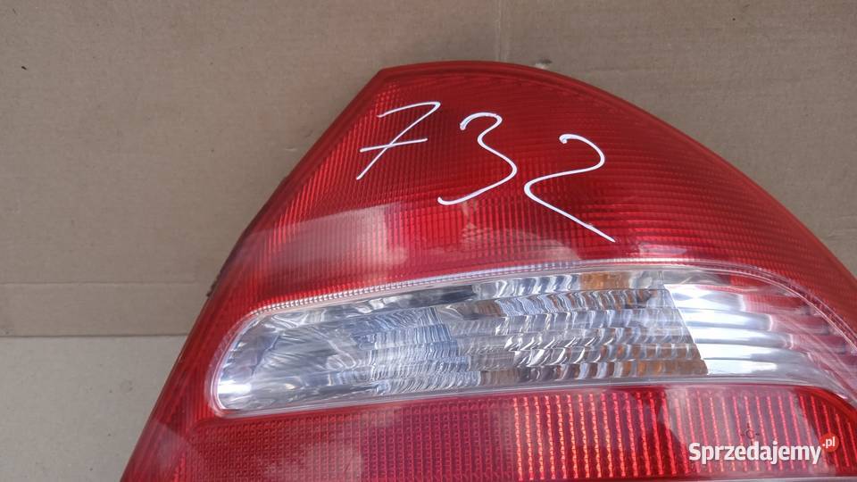 MERCEDES W203 SEDAN LAMPA TYŁ PRAWA osobowe Zbierkowo
