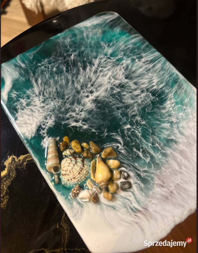 Deska do serwowania przekąsek zdobiona żywicą