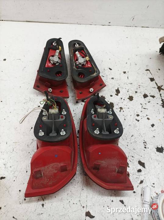 LAMPA TYŁ KOMPLET Alfa Romeo 147 I 20002010 Rok produkcji 2005