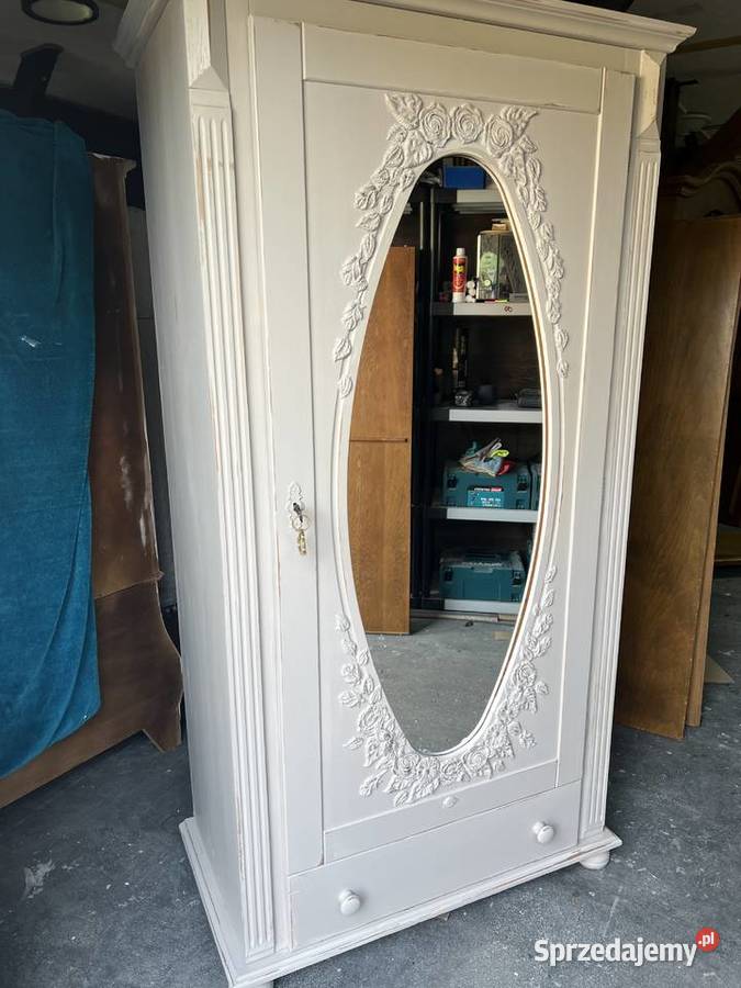 Szafa drewniana z owalnym lustrem Meble Żary