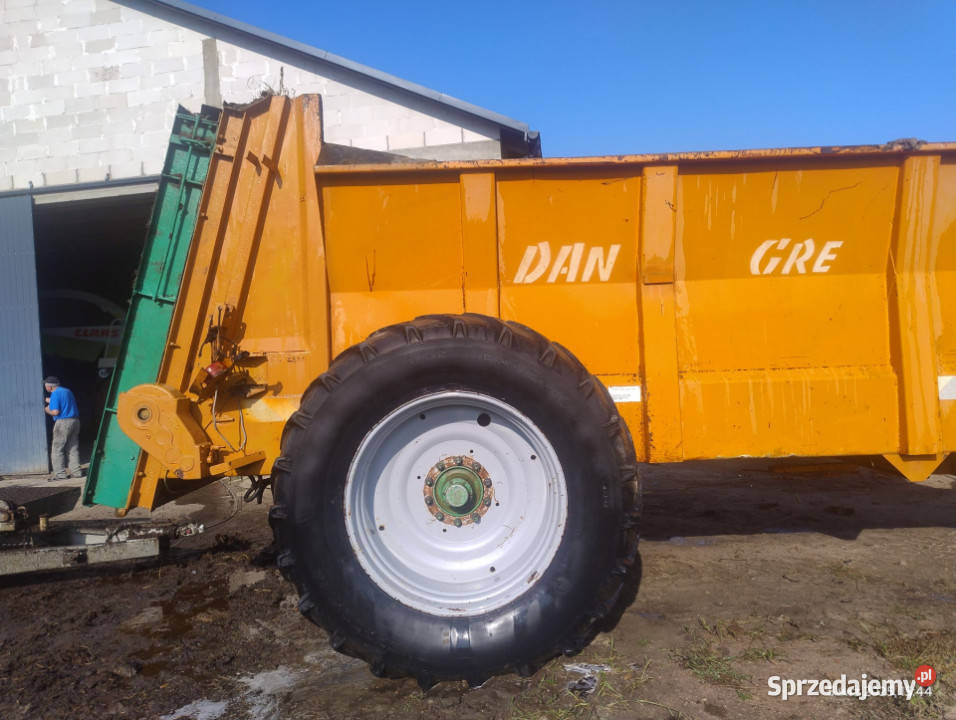 BEZ MINIMALNEJ Rozrzutnik obornika DANGREVILLE Rozrzutniki obornika Włosty