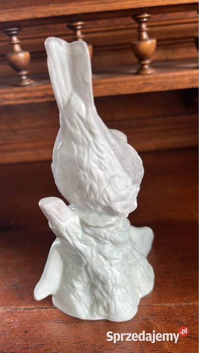 FIGURKA PTASZKA Na gałęzi z liśćmi i owocami sprzedam