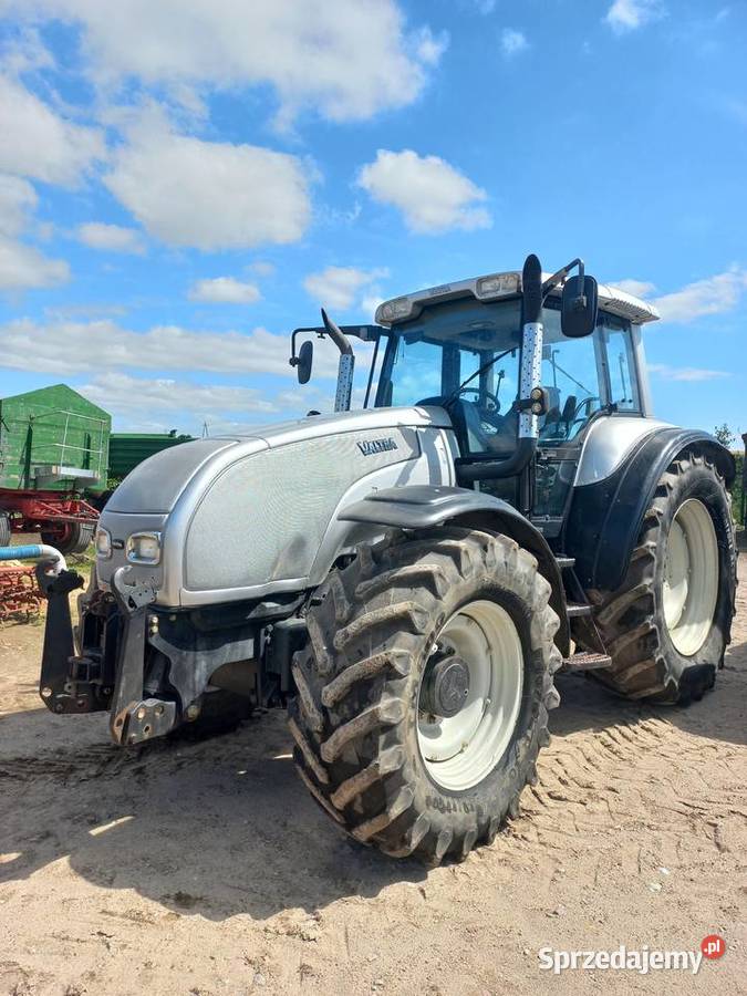 Ciągnik rolniczy Valtra T170 z tuzem Wyrzysk