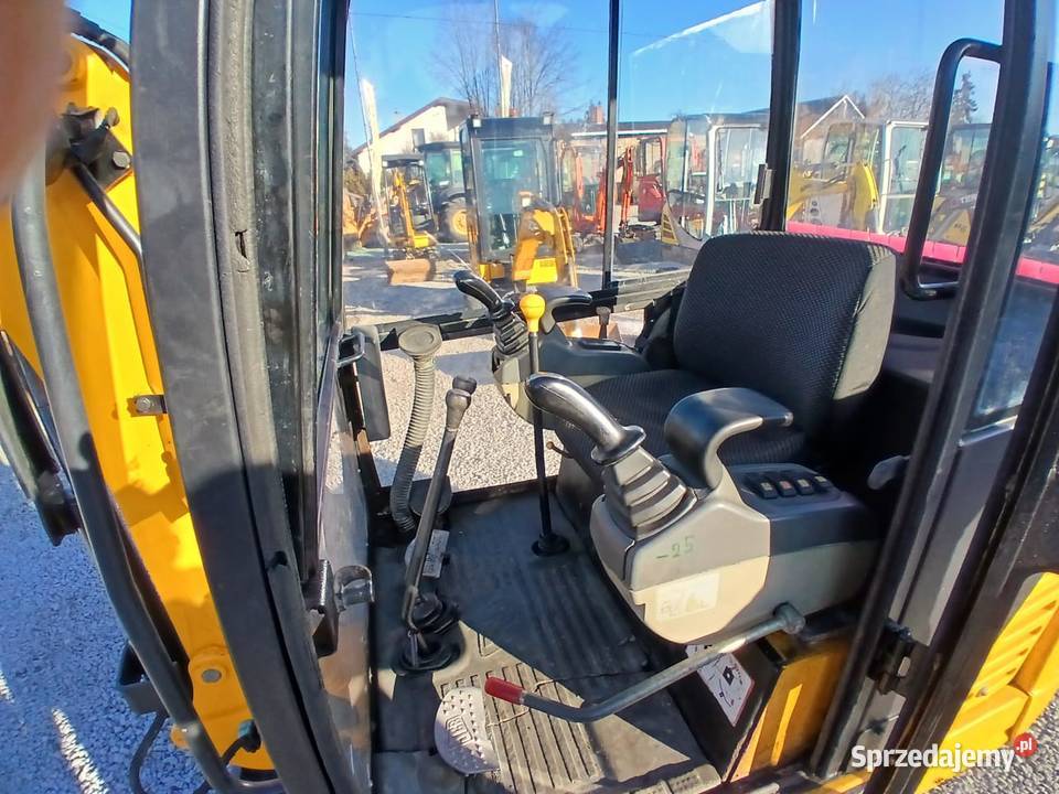 JCB 8015 Mini koparka JCB 8015 z 2005r ładna Złoczew