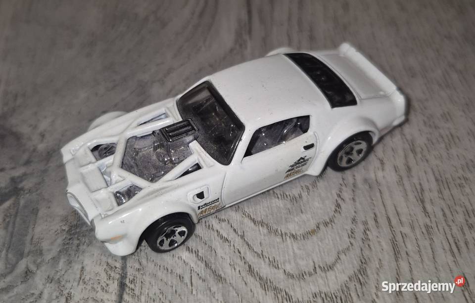 Autko samochód resorak Hot Wheels Pontiac 4 lata+