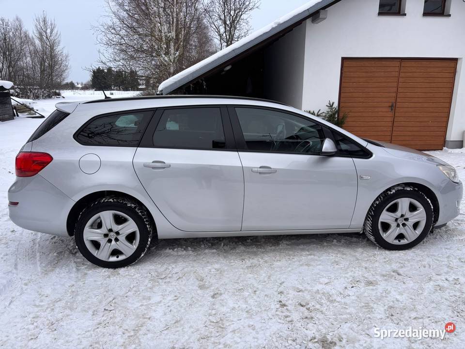 Opel Astra 14 Turbo 140 2010 Rzeszów sprzedam