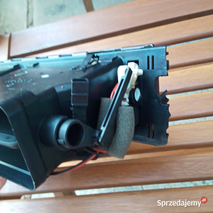 Audi A6 C5 Kratka nawiewu środkowa 4B1820951 Wyposażenie wnętrza podkarpackie Dębica