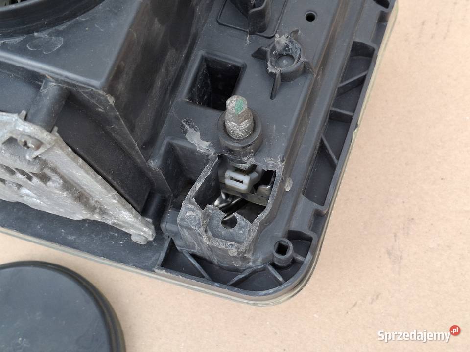 IVECO STRALIS EUROCARGO REFLEKTOR PRAWY LED Bieleń