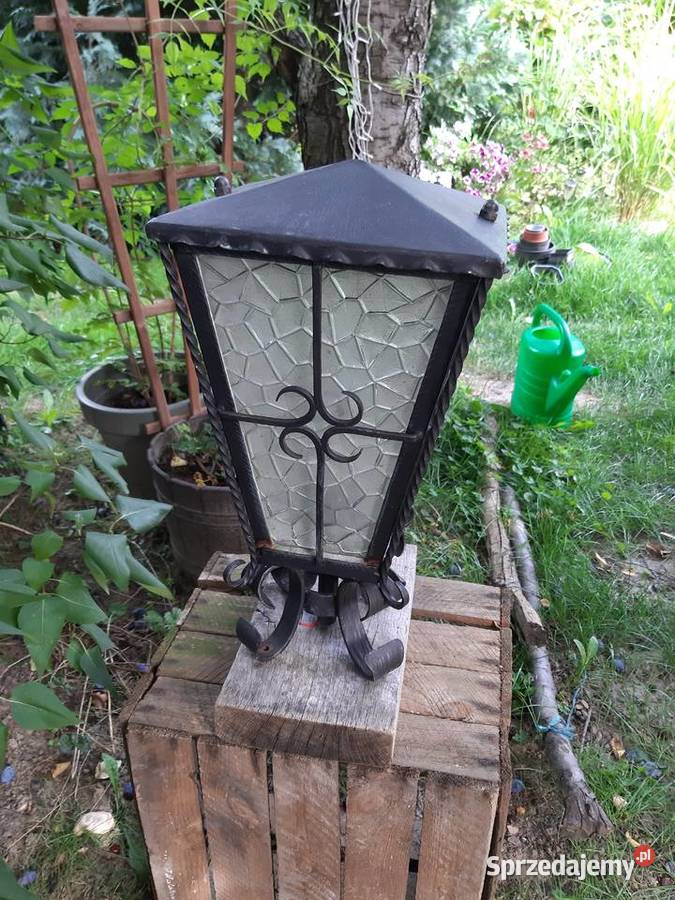 Stara retro lampa zewnętrzna duża latarnia
