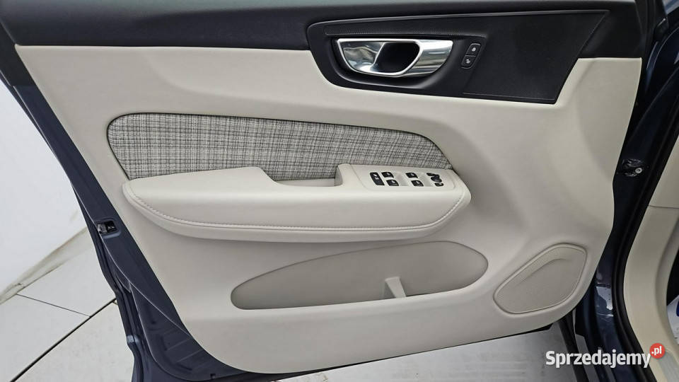 Volvo XC 60 20 B4 B Core Z Polskiego Salonu czujnik zmierzchu Warszawa sprzedam