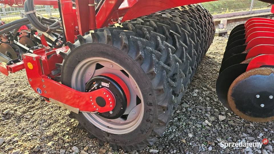 Zestaw uprawowosiewny HORSCH Focus 4 TD do siewu Jatutów