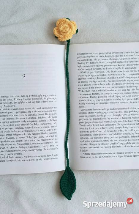 Różyczka wykonana na szydełku zakładka do