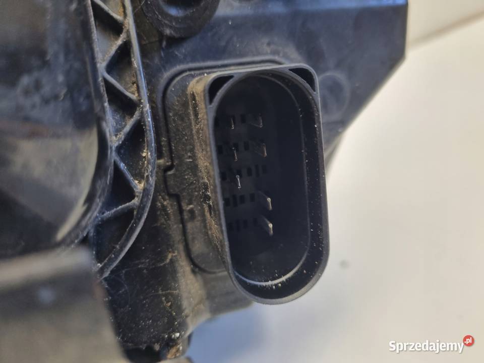 LAMPA PRAWA Ford Focus MK2 0411r PRZEDNIA PRAWY Rudka