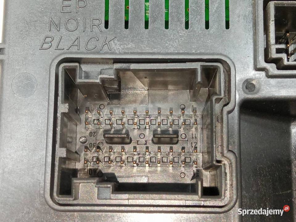 SKRZYNKA BSI BSI K0100 K01 Peugeot Partner II Rok produkcji 2010 Skrzynki bezpieczników sprzedam