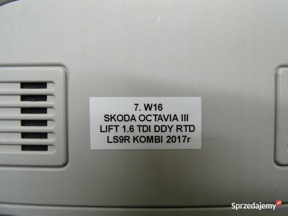 LAMPKA OŚWIETLENIE KABINY PODSUFITKI OCTAVIA III sprzedam